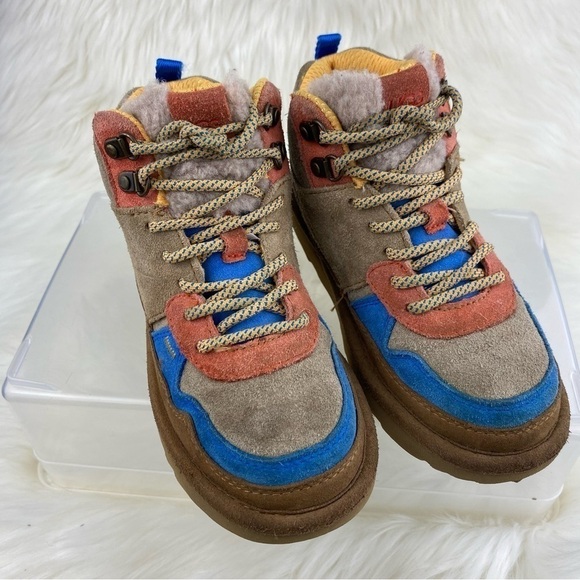 UGG HIGHLAND HI HERITAGE UNYSEX-CHILD SUEDE SHOES SIZE 1 - Picture 1 of 9